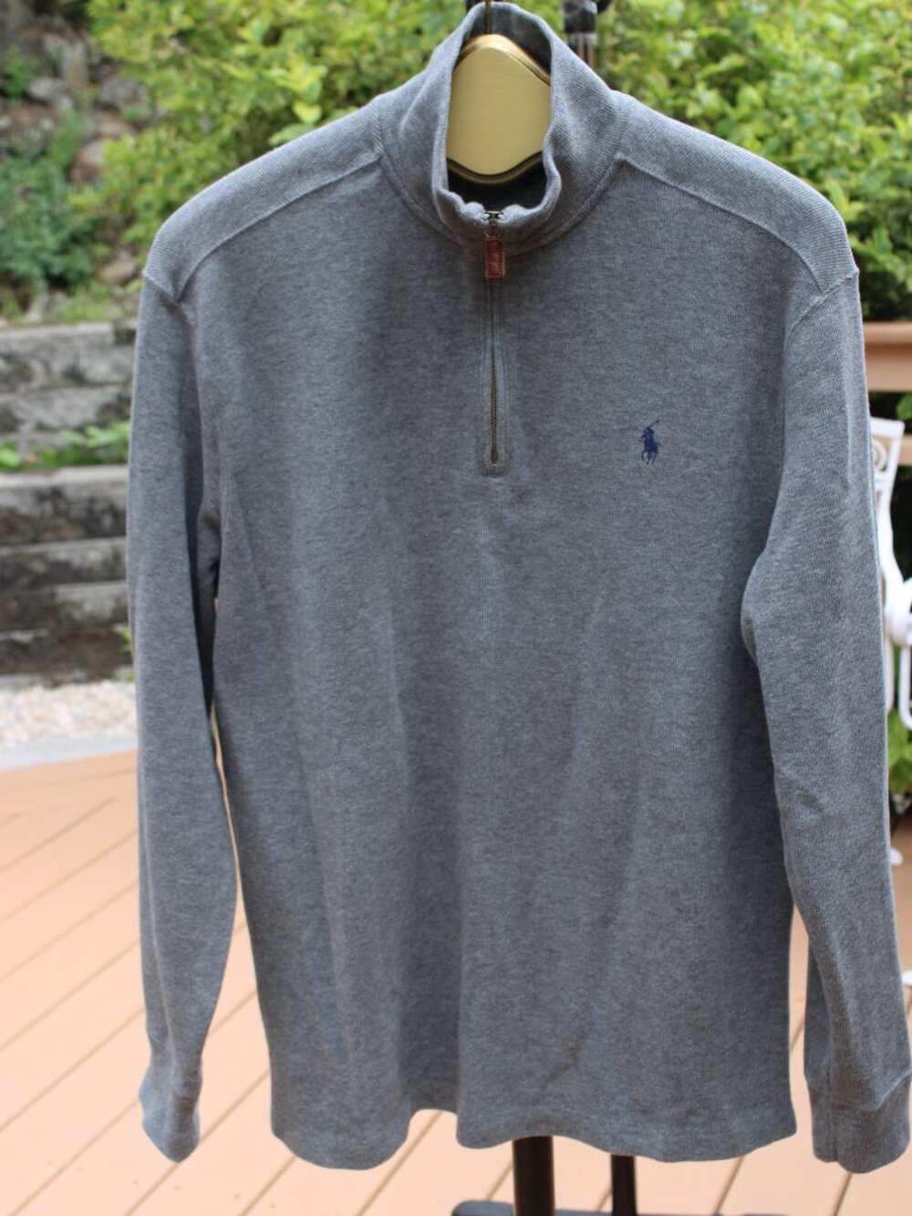 This Polo Ralph Lauren Men's Pullover Sweater in size L Gray is a stylish and ve